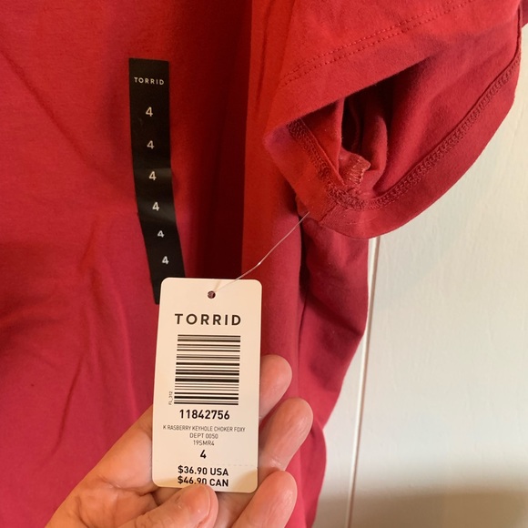 Torrid size 4 Raspberry Key Hole Scuba shirt with tags. - Picture 3 of 5
